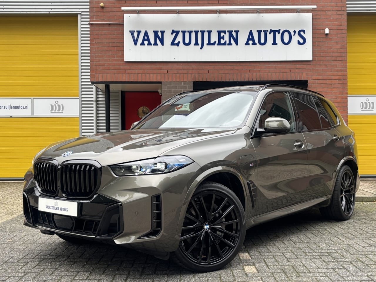 BMW X5 - xDrive50e M-Sport Pano 4AS Trekhaak Head-Up 22'' HK Softclose - AutoWereld.nl