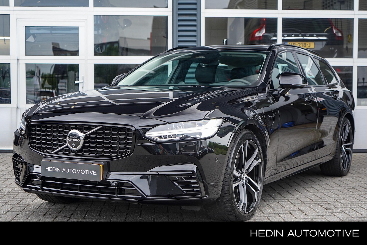 Volvo V90 - 2.0 T8 Plug-in hybrid AWD Ultra Dark | Bowers & Wilkins Audio | Panoramadak | Trekhaak | H - AutoWereld.nl
