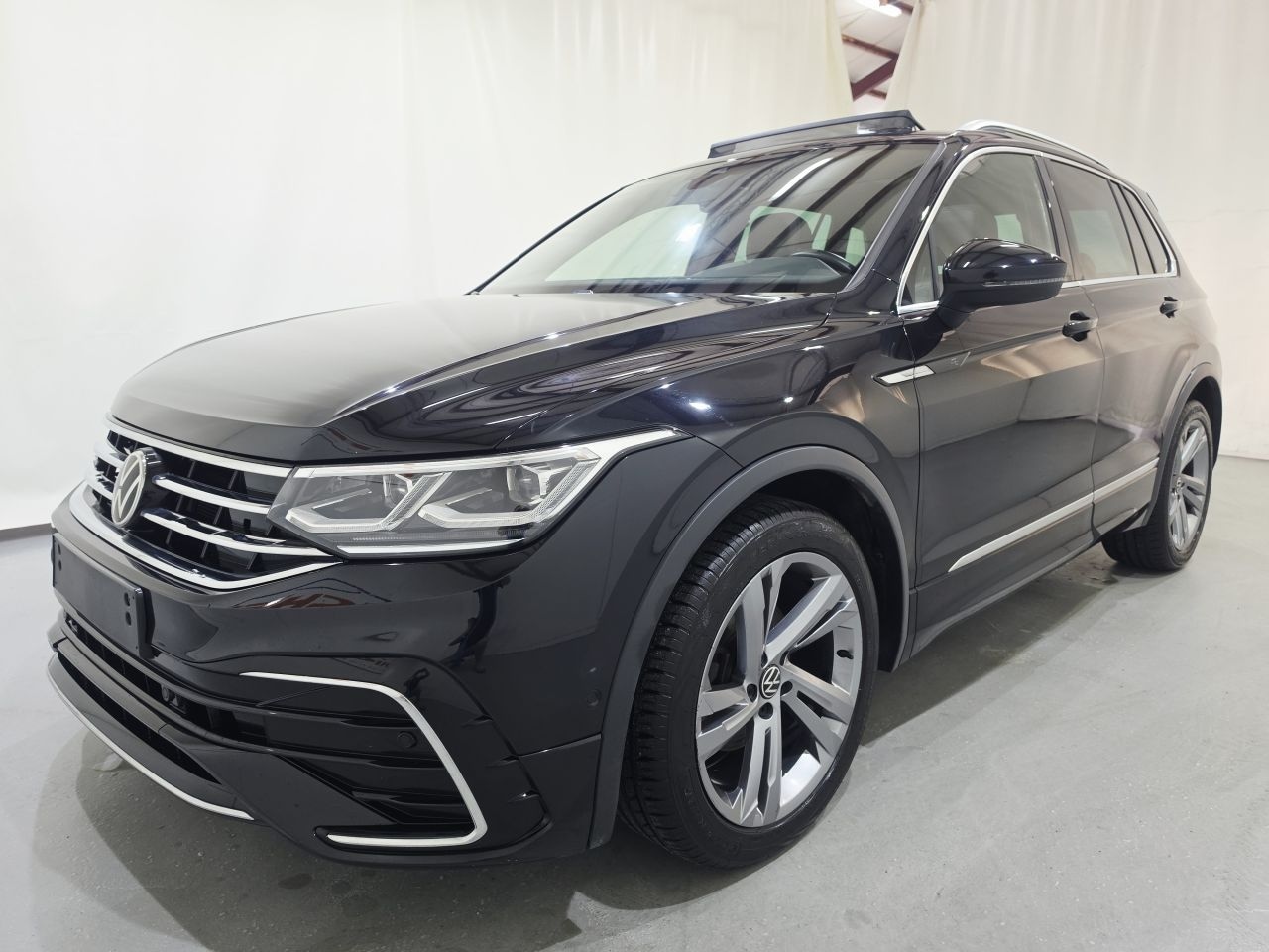 Volkswagen Tiguan - R-Line 1.5 TSI DSG Pano Navi Memory-Seats - AutoWereld.nl