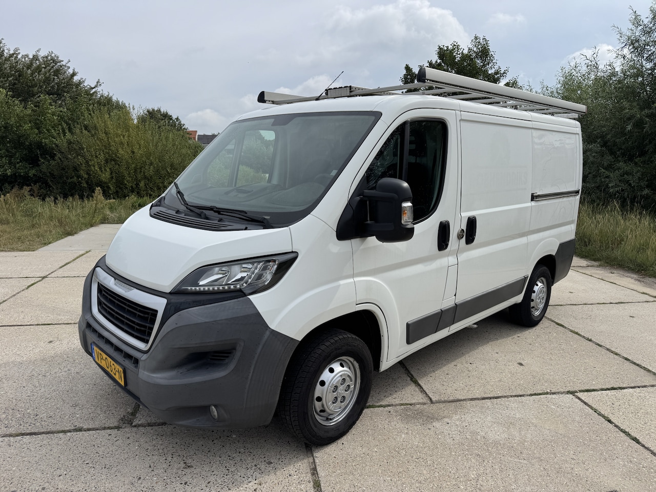 Peugeot Boxer - 330 2.2 HDI 2x schuifdeur airco navi trekhaak - AutoWereld.nl