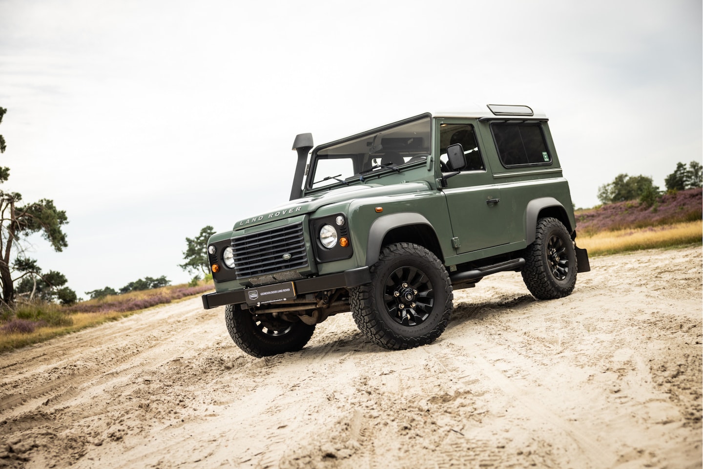 Land Rover Defender - 2.4 Tdci Station Wagon Commercial Keswick Green - AutoWereld.nl