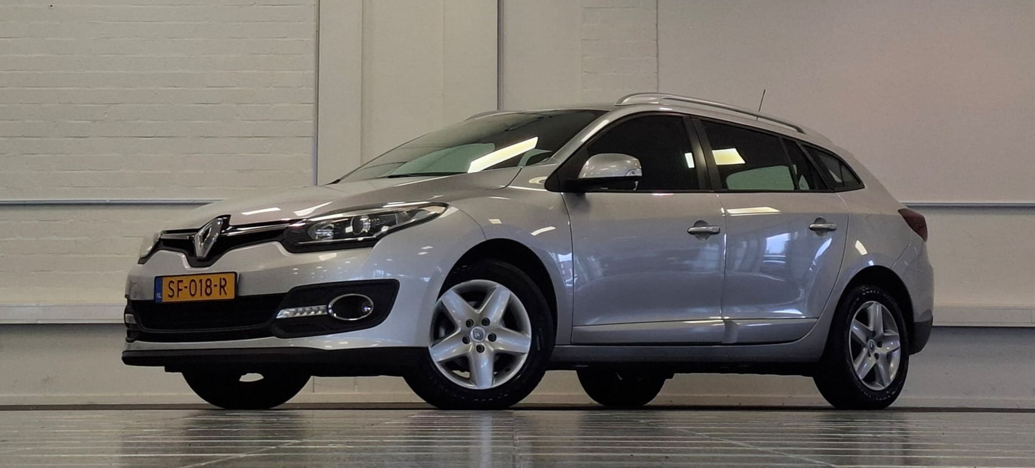 Renault Mégane Estate - 1.5 dCi Limited Trekhaak Navi APK 08-03-2027 - AutoWereld.nl