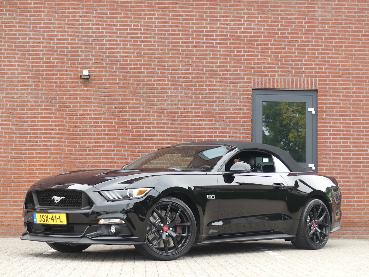 Ford Mustang Convertible - 5.0 V8 GT Dealer onderhouden / Slechts 26037kM! - AutoWereld.nl