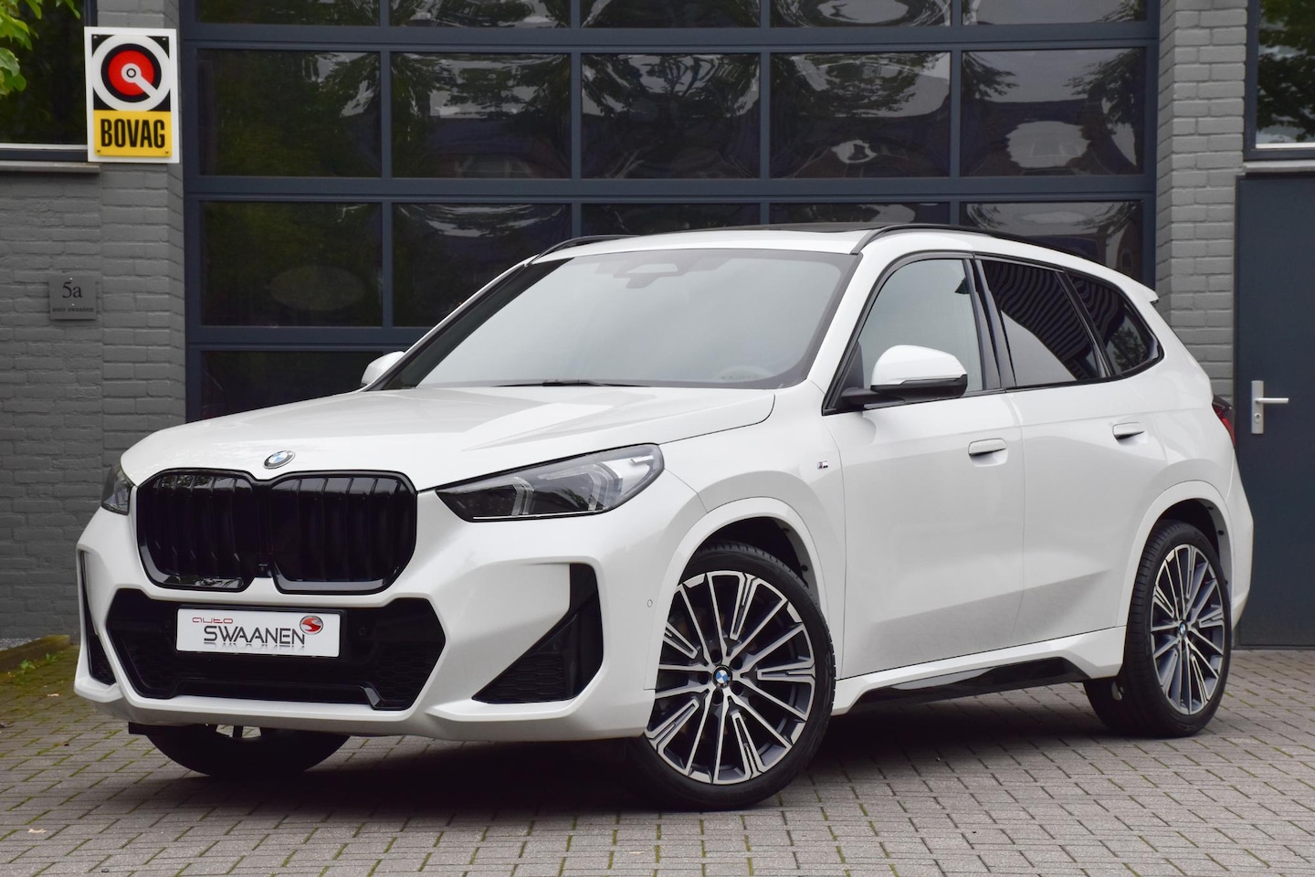 BMW X1 - sDrive20i M Sport | Pano | 360 cam | 20 inch | Leer - AutoWereld.nl