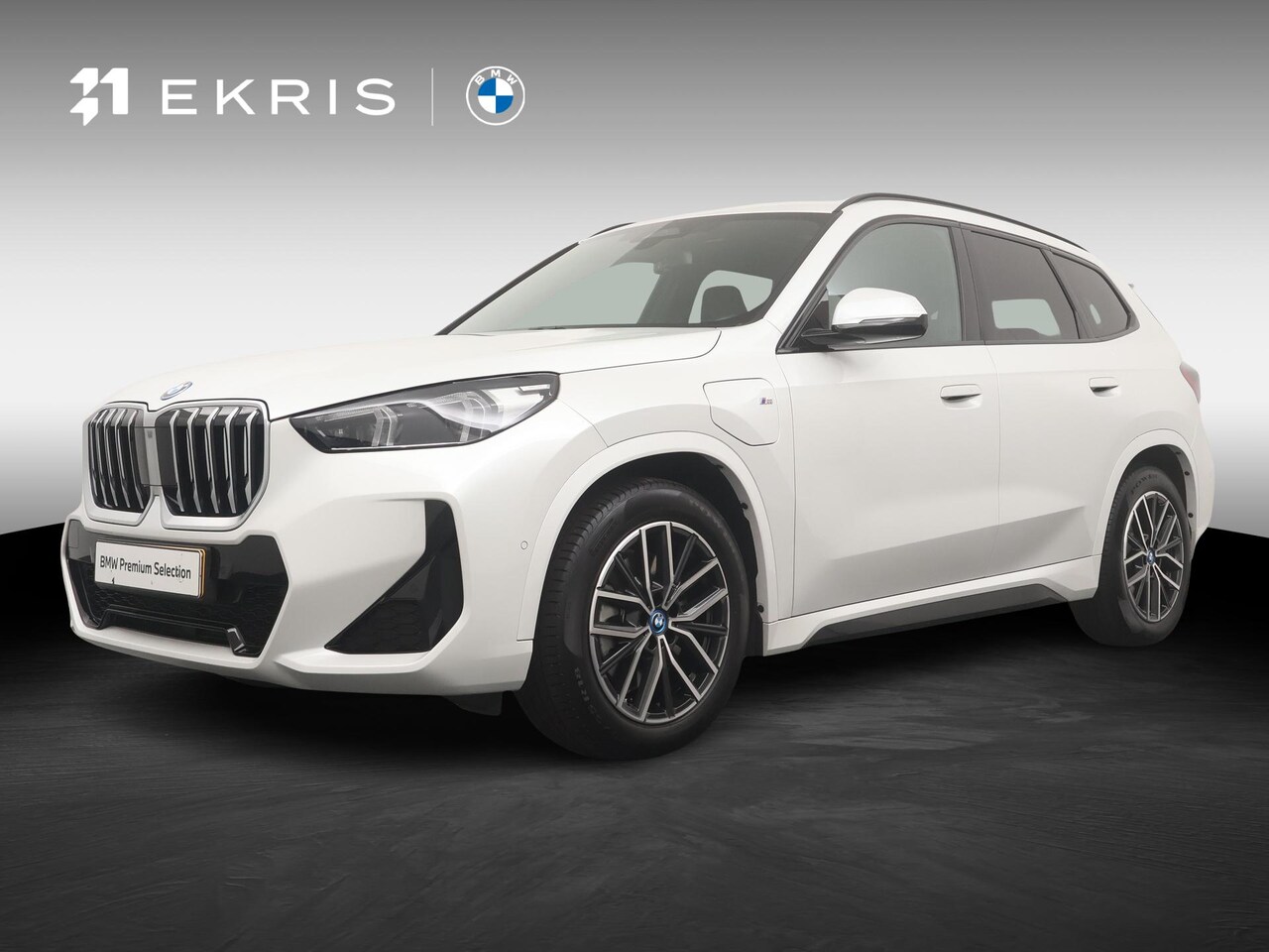 BMW X1 - xDrive30e | Trekhaak | M-Sportpakket | Glazen Panoramadak | Comfort Access | Stoelverwarmi - AutoWereld.nl