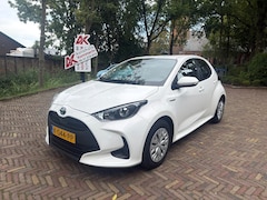 Toyota Yaris - 1.5 Hybrid Comfort. Wij zijn altijd de goedkoopste met de beste Vakgarage BOVAG service