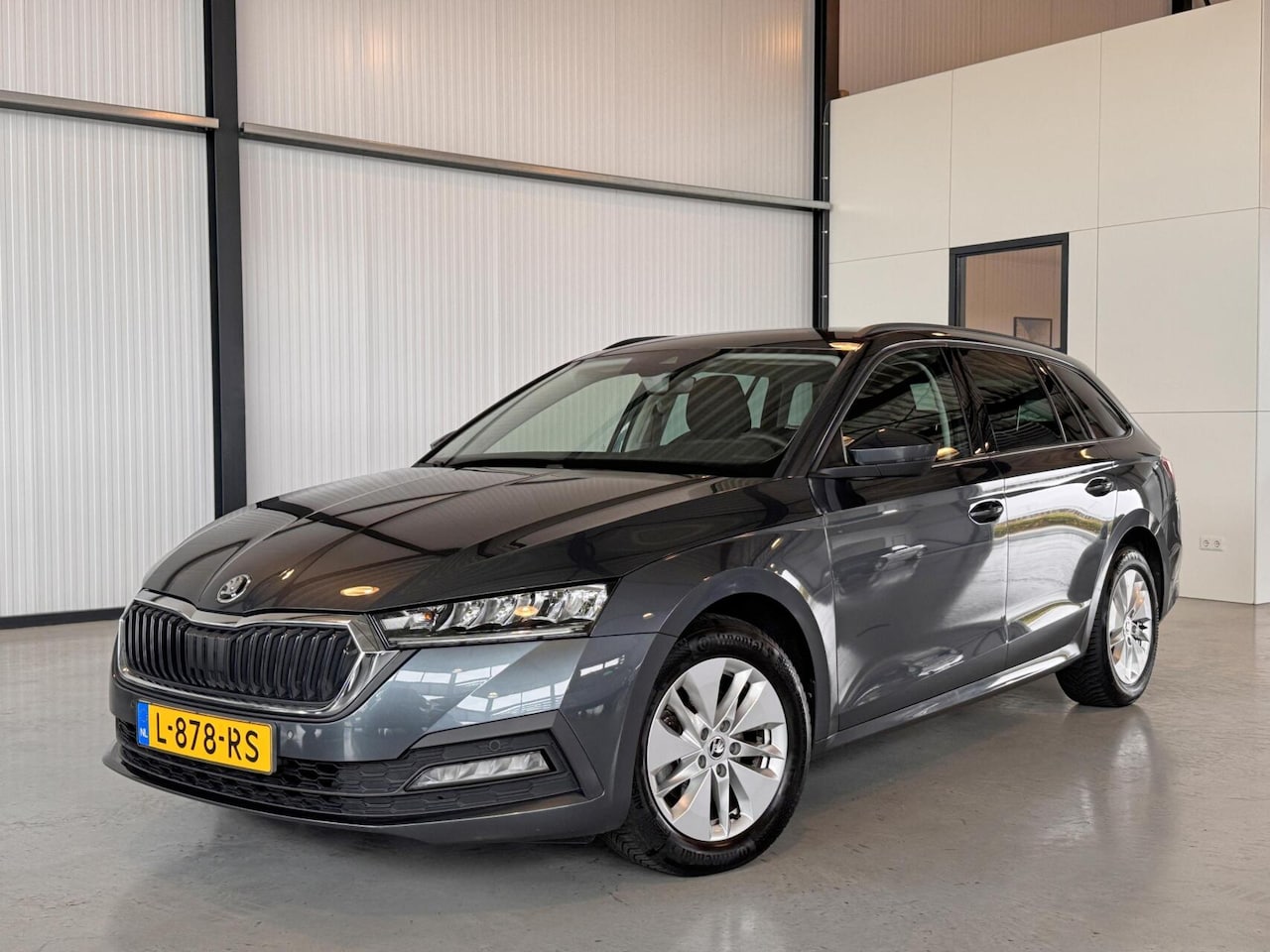 Skoda Octavia Combi - 1.0 TSI 81kW Business Edition|Camera|Elektr.wegklapbare Trekhaak| - AutoWereld.nl