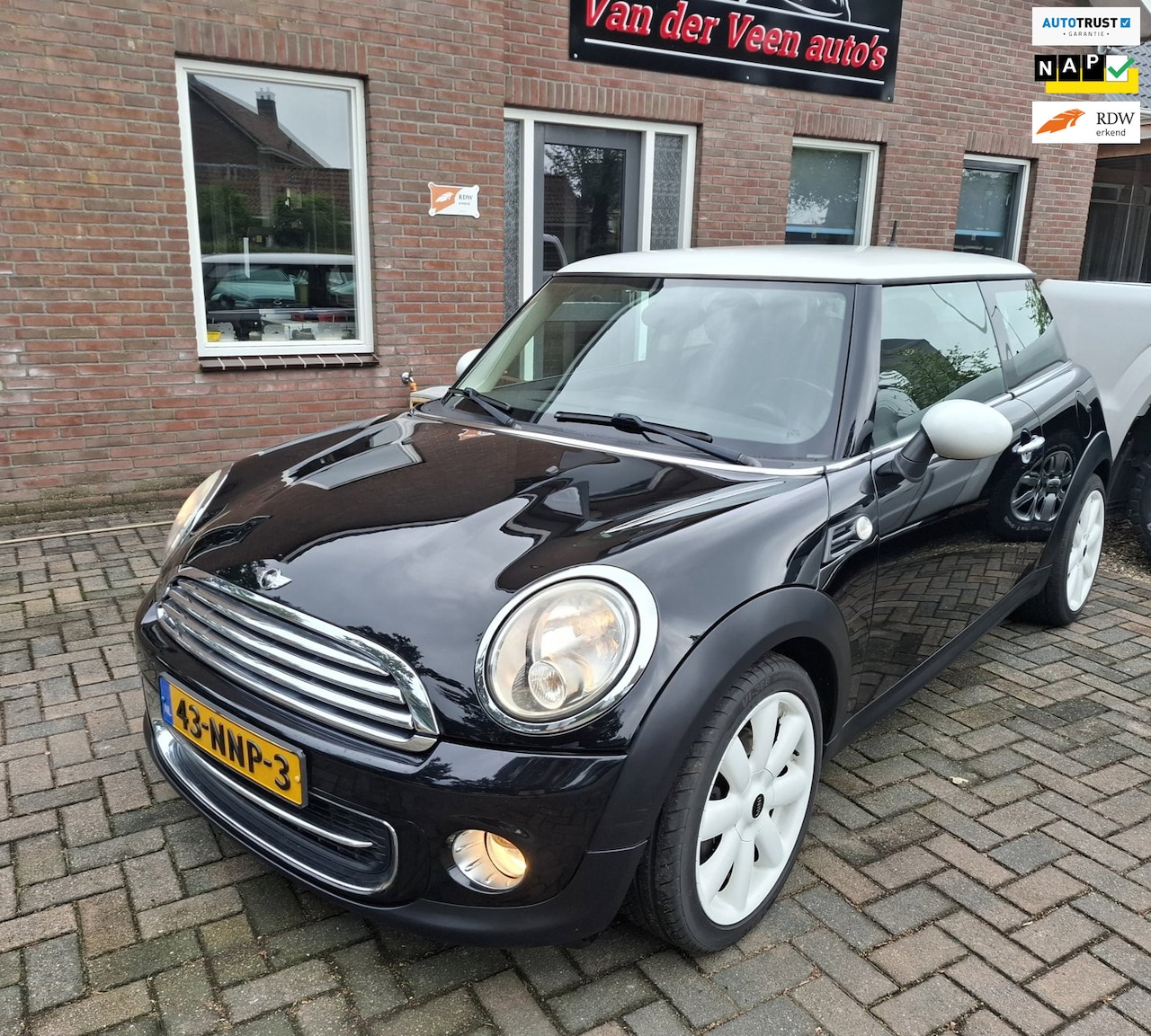 MINI 3-Deurs - 1.6 Cooper Chili. Zeer netjes & goed onderhouden O.a. airco, cruise, leder, lichtmetaal. P - AutoWereld.nl