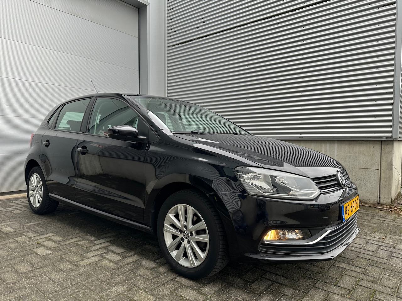 Volkswagen Polo - 1.0 Comfortline Connected Series |Bluetooth|Airco|5Deurs|Trekhaak - AutoWereld.nl