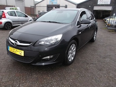 Opel Astra Sports Tourer - 1.4 Turbo Business +