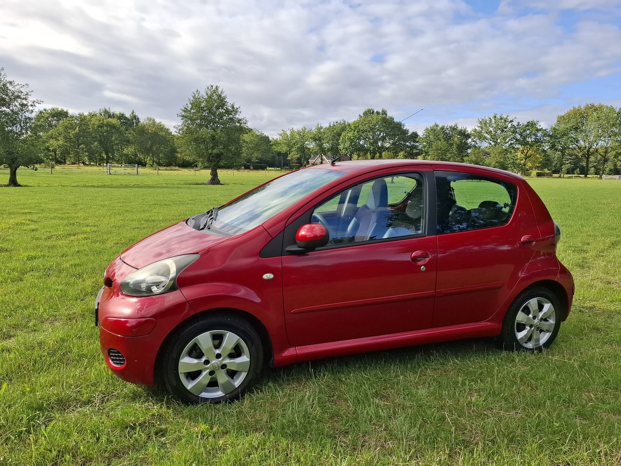 Toyota Aygo - 1.0-12V Aspiration Red - AutoWereld.nl