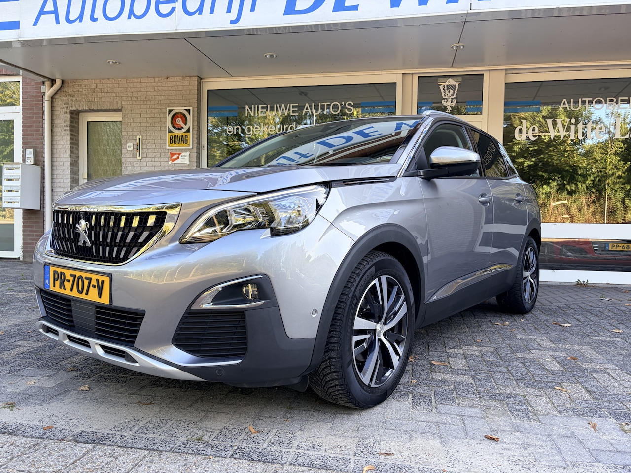 Peugeot 3008 - 1.2 PureTech Allure Navi/Cruisecontrole/Apple carplay/Parkeersens v.a/Hoogte verstelbare s - AutoWereld.nl