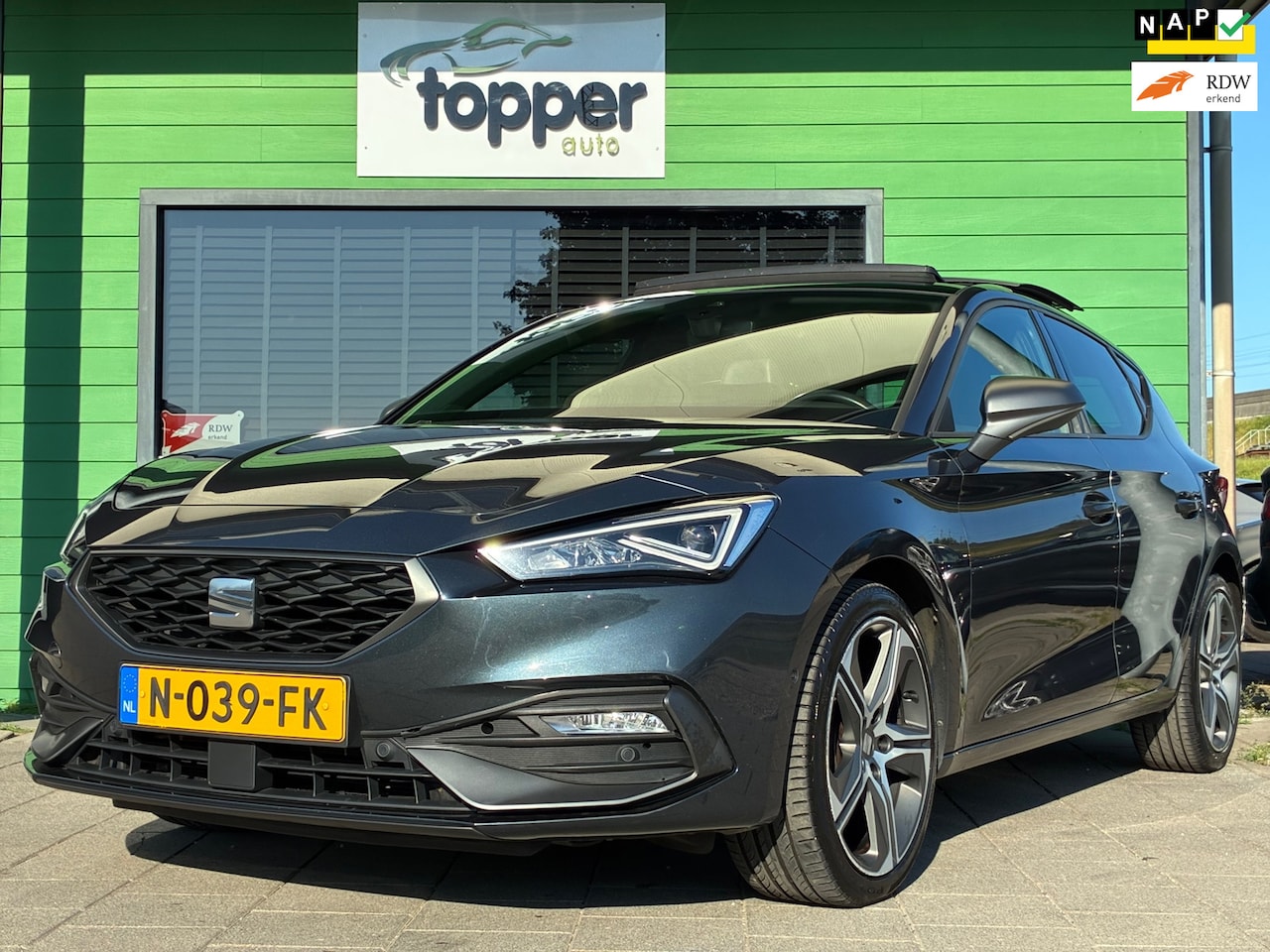 SEAT Leon - 1.5 eTSI FR Business|2e Eigenaar|Automaat|Panoramadak|Camera|Navigatie|CruiseControl|Clima - AutoWereld.nl