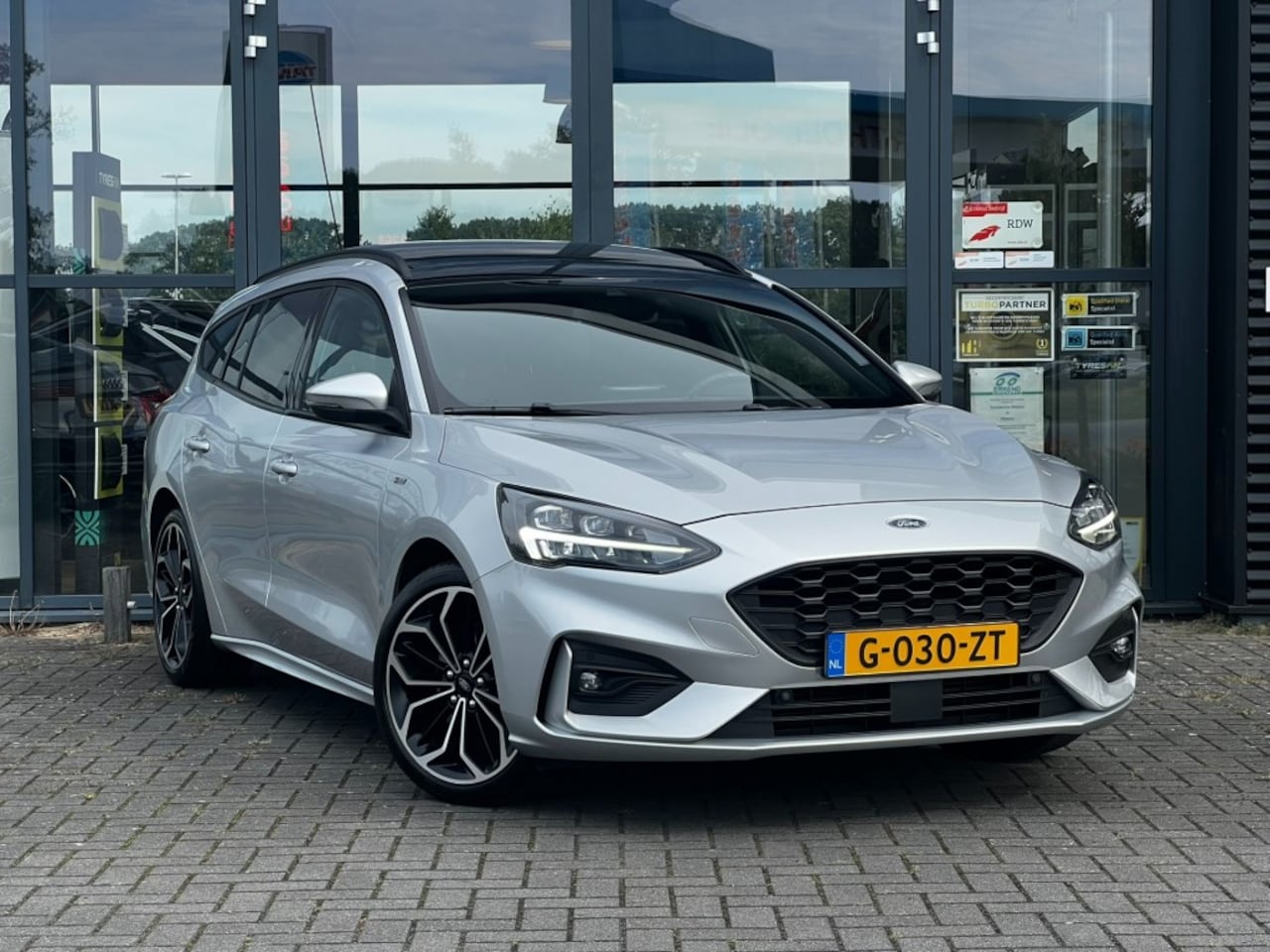 Ford Focus - 1.0 ECOB. ST L. BNS, Pano, Trekhaak, NAP - AutoWereld.nl