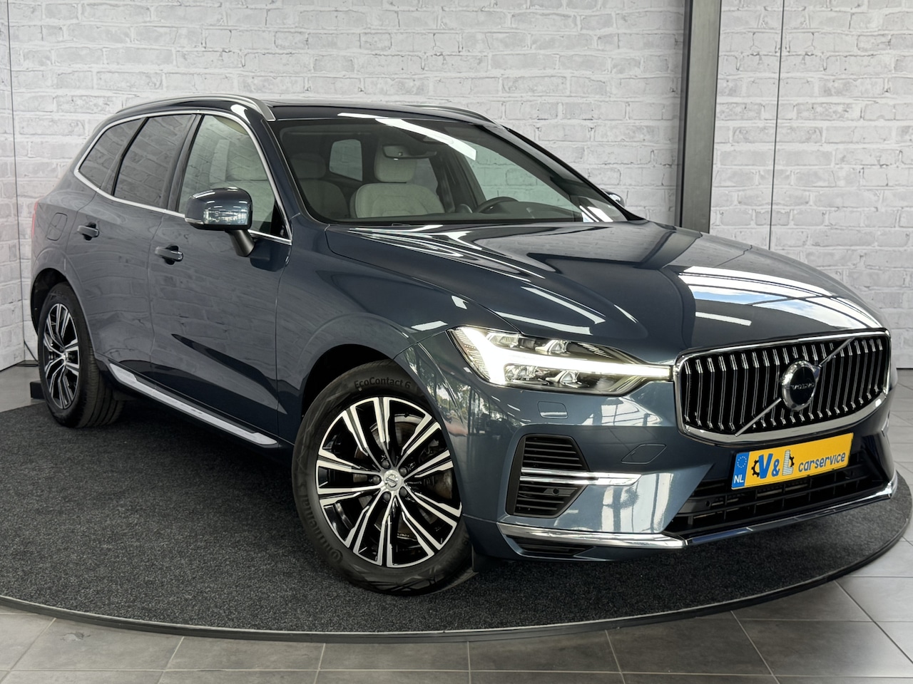 Volvo XC60 - 2.0 Recharge T8 AWD Inscription Luchtvering B&W Pano Trekhaak Pilot Assist - AutoWereld.nl