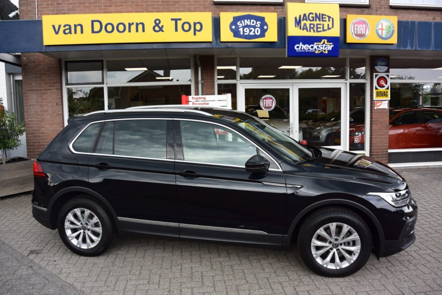 Volkswagen Tiguan - 1.5 TSI Life Business / Carplay / Climate Control / Cruise - AutoWereld.nl