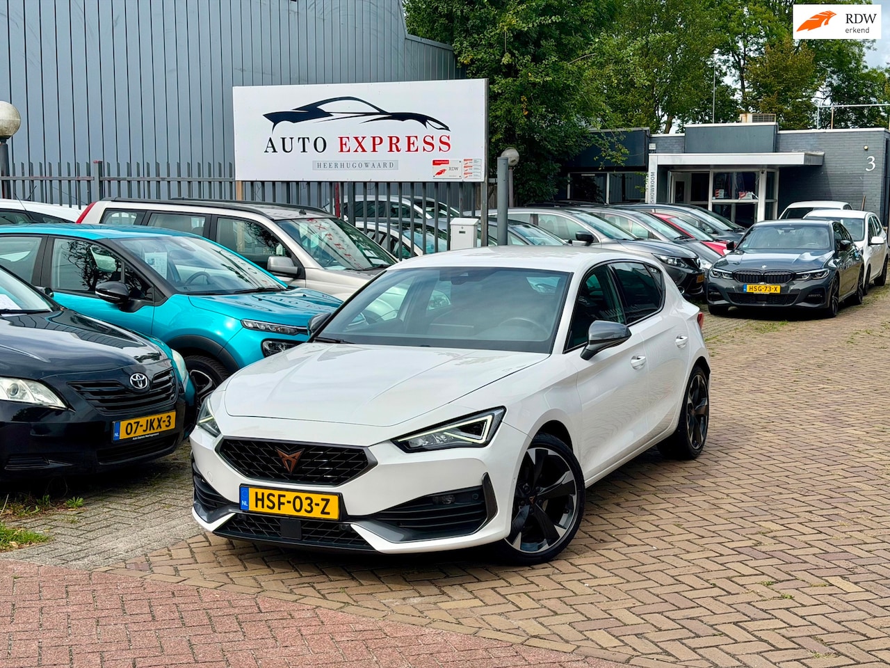 CUPRA Leon - 1.5 eTSI Business Edition Aut/ Adaptive Cruise/Carplay/Camra/Elektrische pak/lDrive assist - AutoWereld.nl