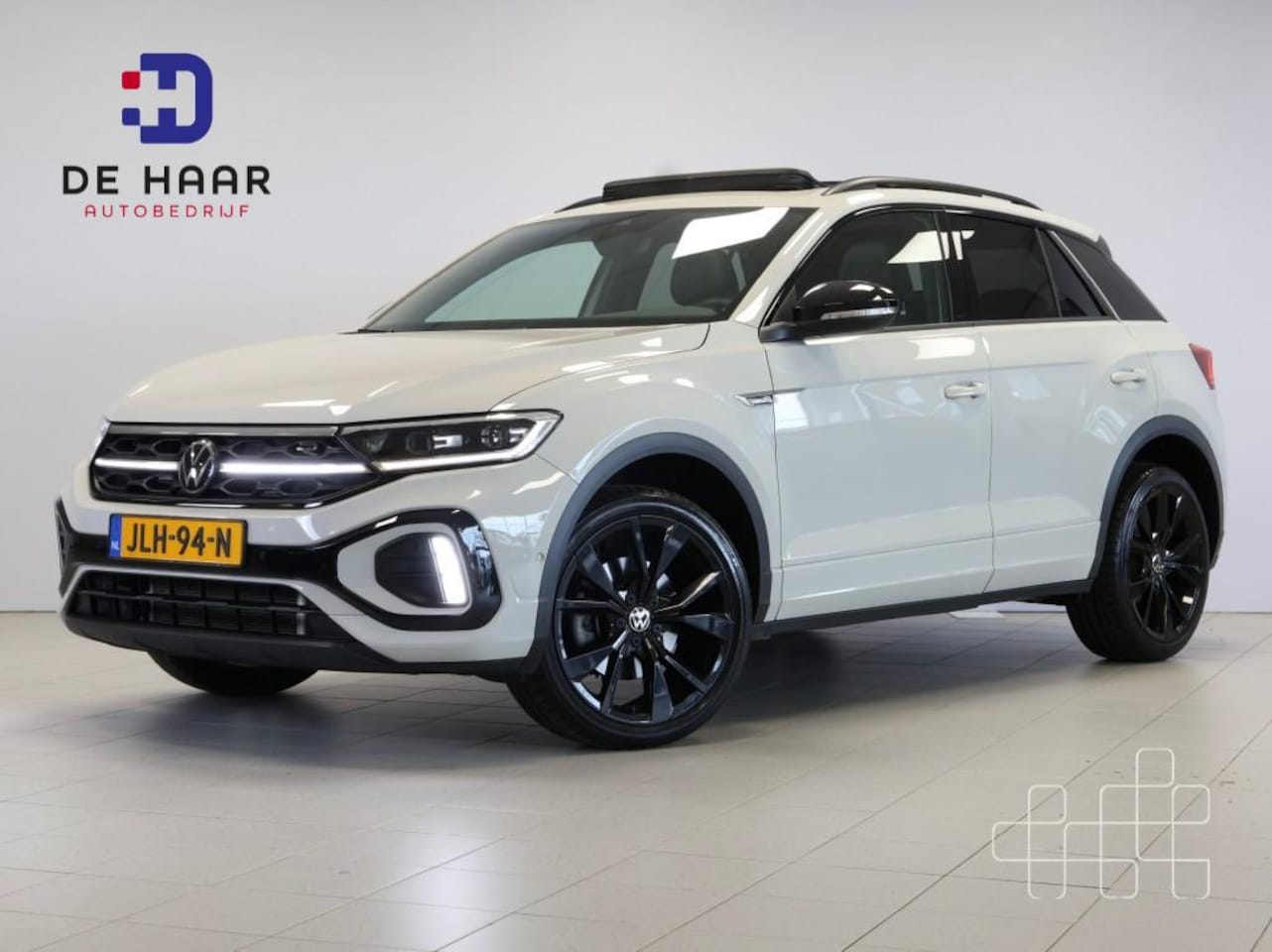 Volkswagen T-Roc - 1.5 TSI R-Line Black Edition - Schuif/kanteldak - Trekhaak - 19 Inch - AutoWereld.nl