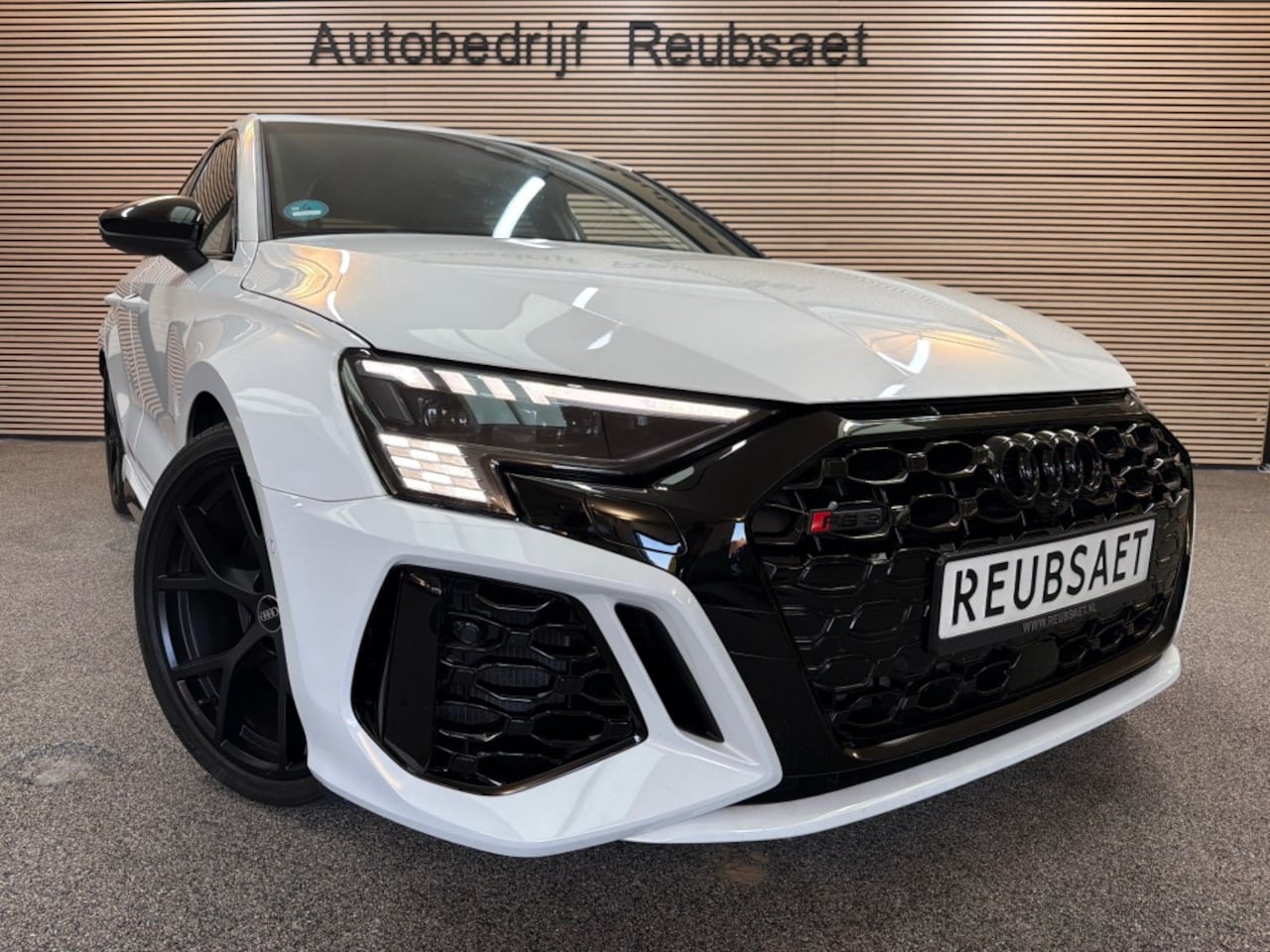 Audi RS3 - 2.5 TFSI RS 3 Quattro Virtual Leder Kuip Matrix Carplay Nieuwstaat incl 12Mnd Garantie - AutoWereld.nl