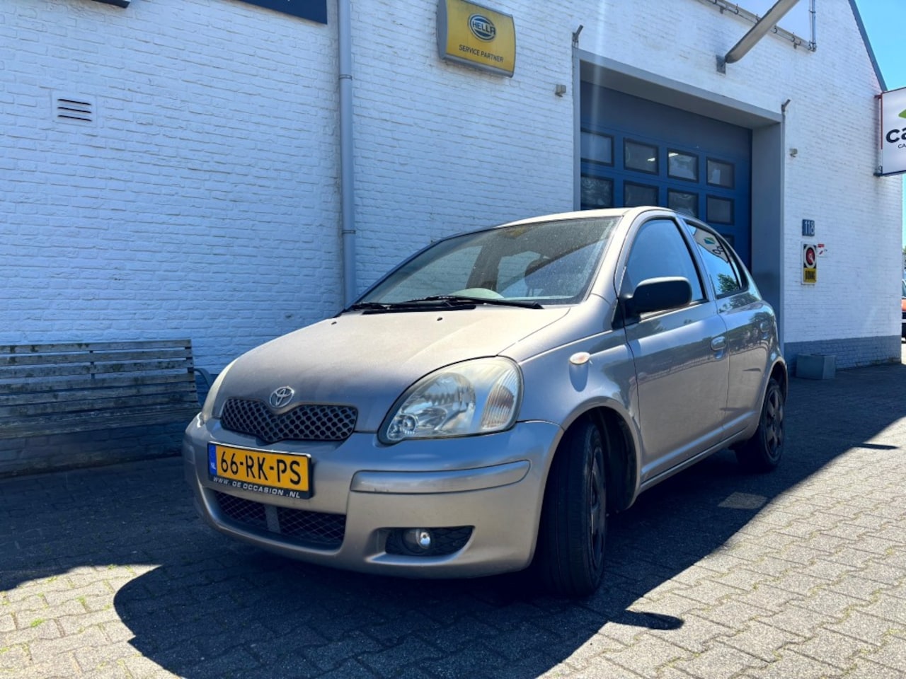 Toyota Yaris - 1.3 VVT-i S-Line 1.3 VVT-I S-LINE - AutoWereld.nl