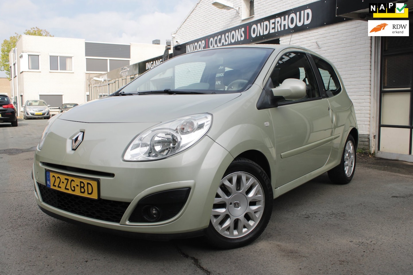 Renault Twingo - 1.2-16V Initiale Automaat | Airco | Cruise control | Elec ramen | Leer - AutoWereld.nl