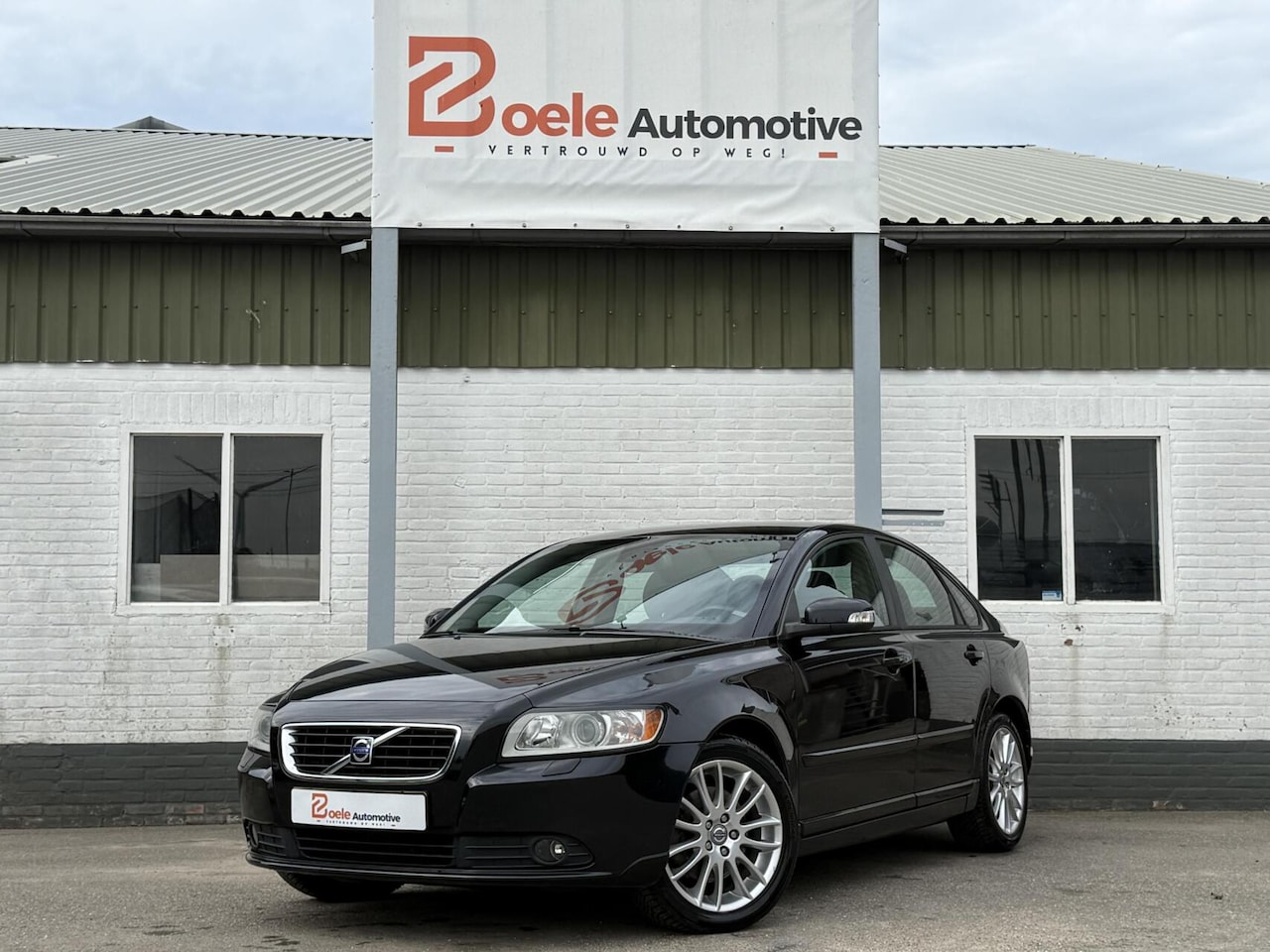 Volvo S40 - 2.4 Momentum Aut. / 2e Eig. / Leder / Orig. NL / PDC - AutoWereld.nl