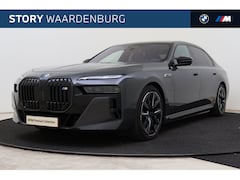 BMW 7-serie - M760e xDrive Automaat / Panoramadak Sky Lounge / Trekhaak / Executive Lounge Seating / Bow