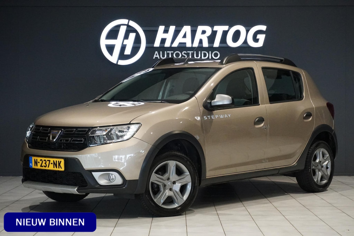 Dacia Sandero Stepway - 0.9 TCe SL + CAMERA / NAVI / DAB / SENSOREN / CRUISE CONTROL - AutoWereld.nl