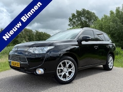 Mitsubishi Outlander - 2.0 PHEV Instyle Automaat | Schuif-/Kanteldak | Leder | Camera | Navi | Clima | Trekhaak |
