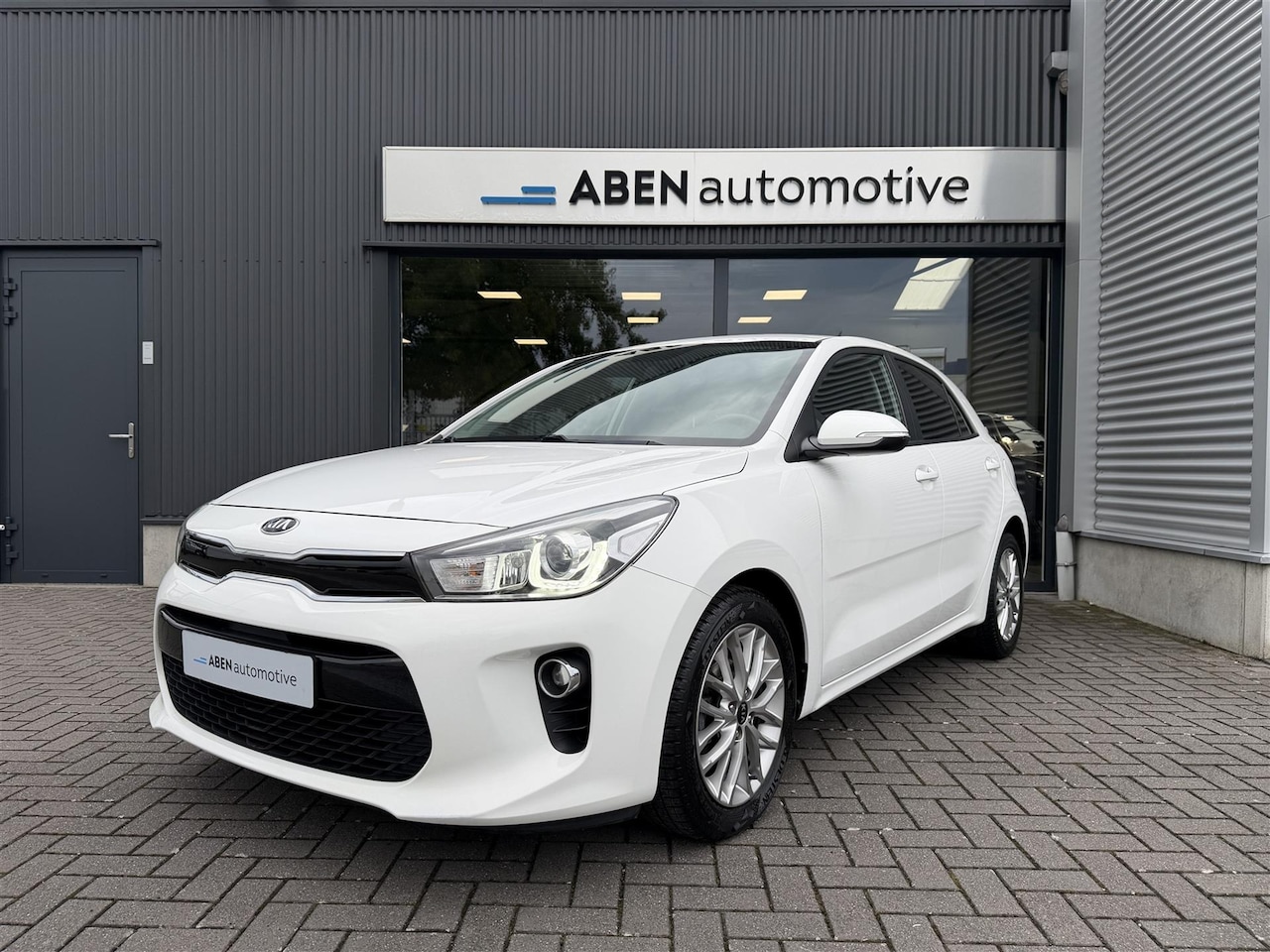 Kia Rio - 1.2 cvvt 84PK Dream Team Edition (CARPLAY|CAMERA|WINTER PACK|4-SEIZ.) - AutoWereld.nl