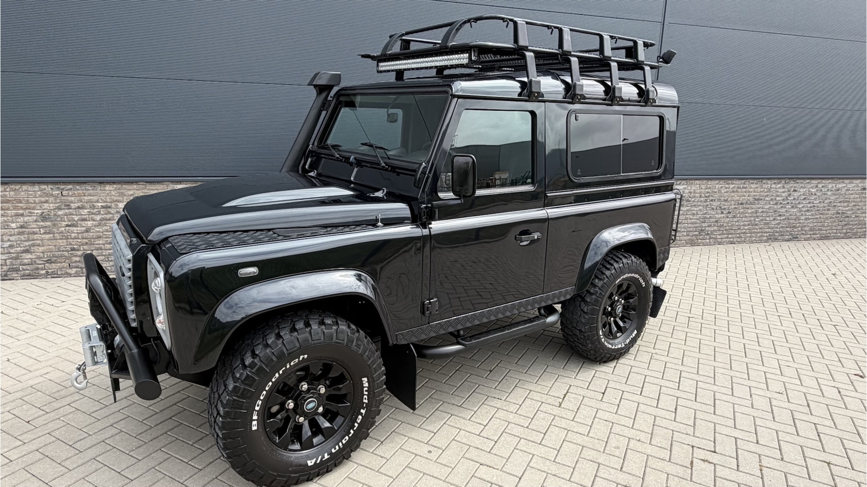 Land Rover Defender 90 - X-tech Airco / 4 persoons / expeditie ready - AutoWereld.nl