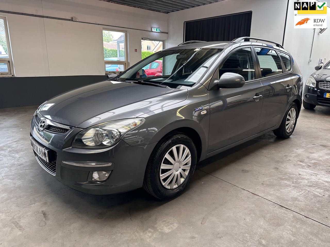 Hyundai i30 CW - 1.6i Dynamic|Airco|Navi|Trekhaak - AutoWereld.nl