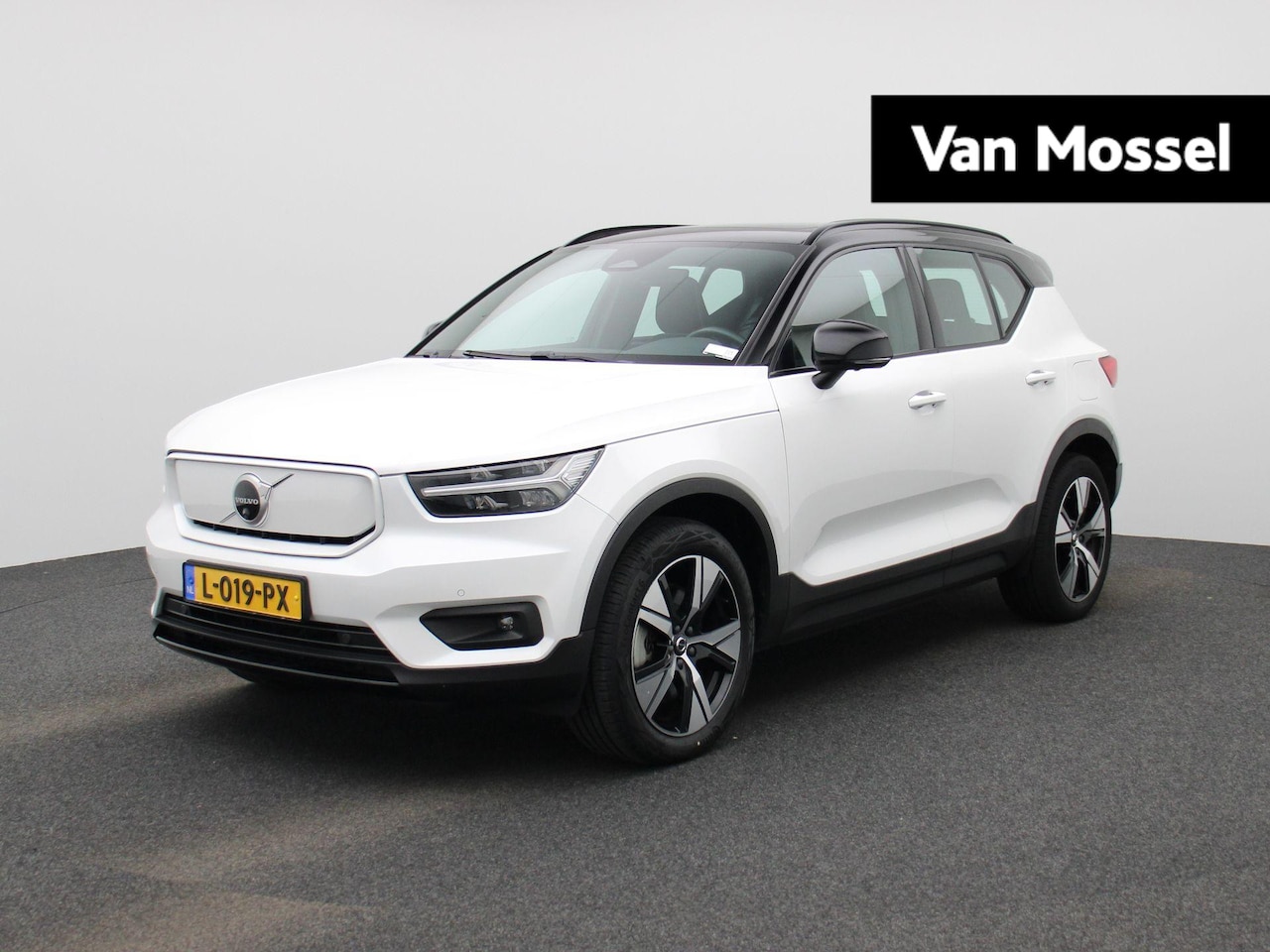Volvo XC40 - Recharge P8 AWD | Automaat | Panoramadak | Apple Carplay / Android Auto | Harman Kardon | - AutoWereld.nl