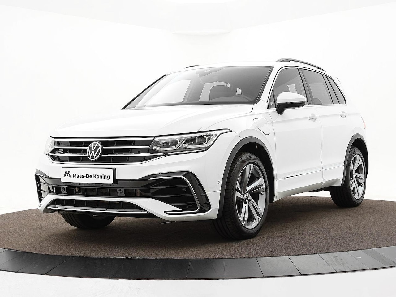Volkswagen Tiguan - 1.4 TSI eHybrid 245pk DSG R-Line Business · Camera · Inklap. Trekhaak · Dodehoeksensor · P - AutoWereld.nl
