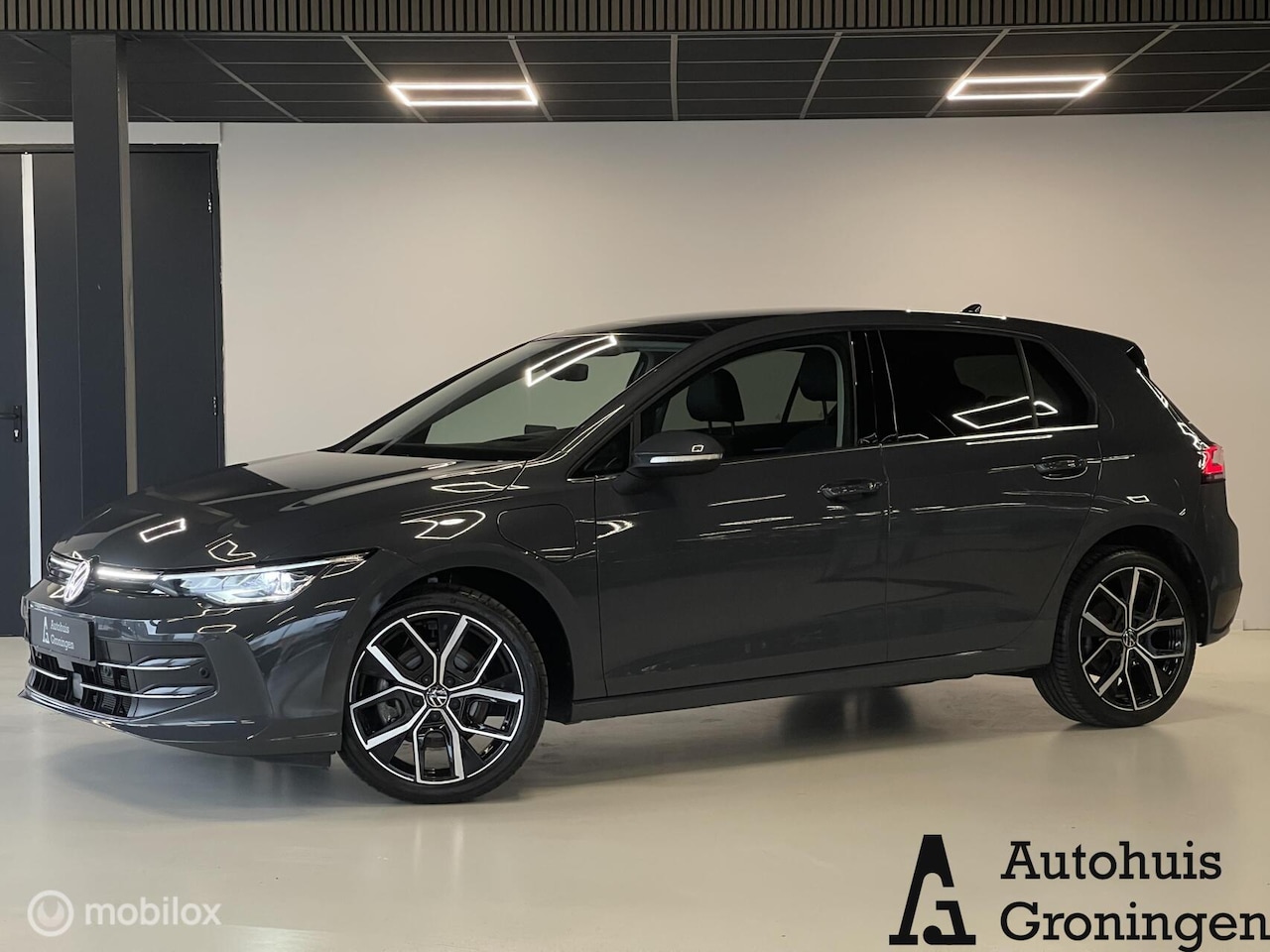 Volkswagen Golf - Style eHybrid | Pano | Head-Up | Massage | Trekhaak | Fabrieksgarantie 2030 - AutoWereld.nl