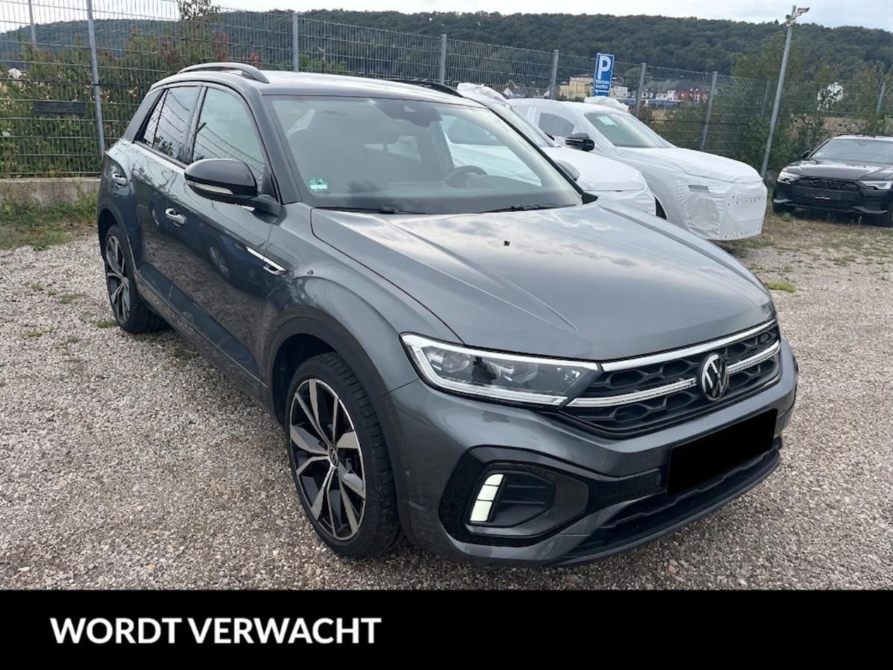 Volkswagen T-Roc - 1.5 TSI R-Line // Black Style | Trekhaak | IQ.Lights | Camera | Navi. | Stoelverwarming | - AutoWereld.nl