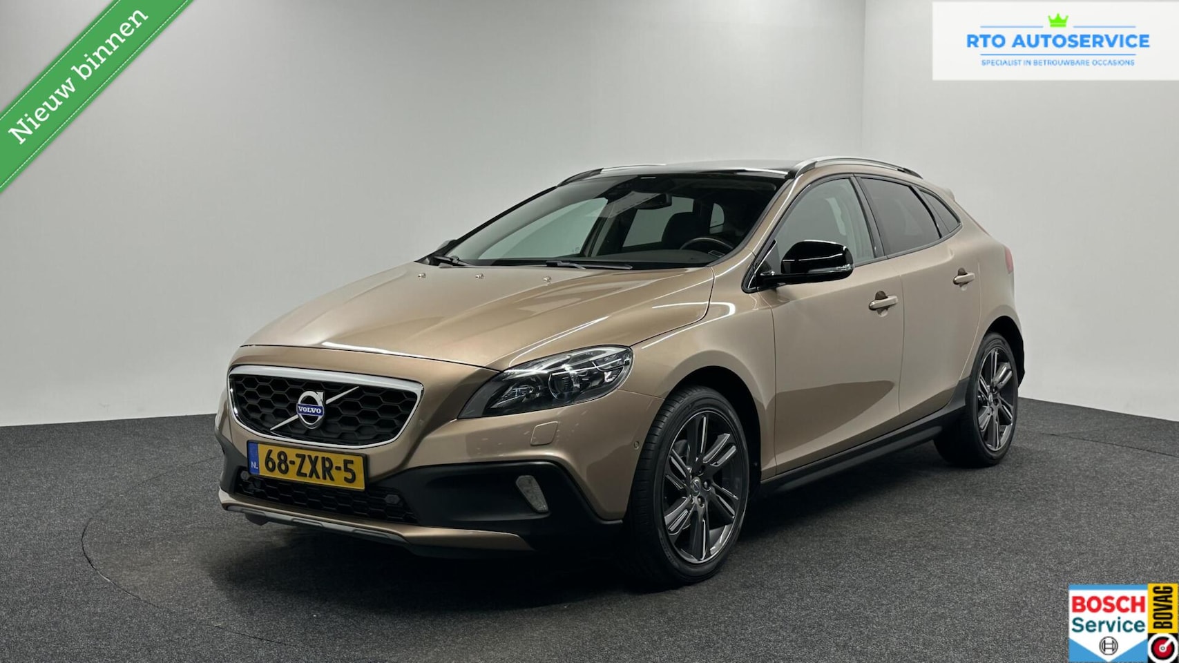 Volvo V40 Cross Country - 1.6 T4 Summum CAMERA PANO LEER NAVI TREKHAAK. - AutoWereld.nl