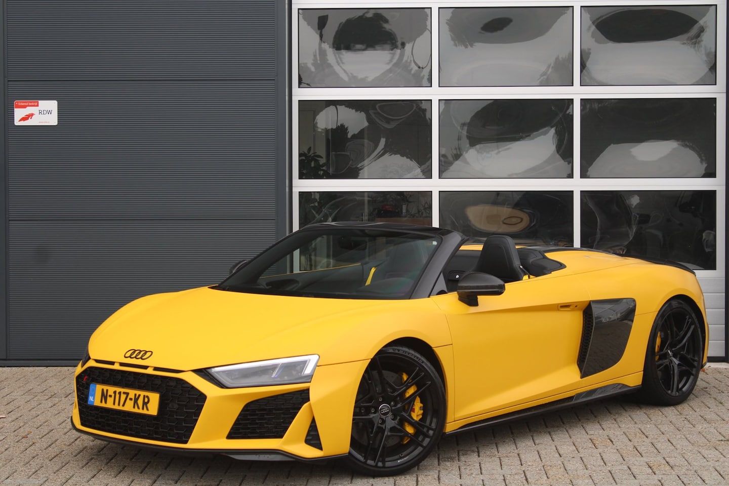 Audi R8 Spyder - 5.2 Performance Quattro 620pk | Capristo | Bucket seats | Vegas yellow Matt - AutoWereld.nl