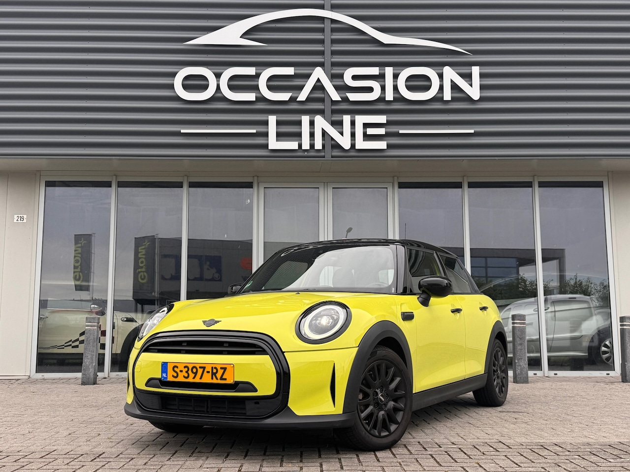MINI 5-Deurs - 1.5 Cooper Camden Go Edition | Automaat | Camera | Stoelvw - AutoWereld.nl