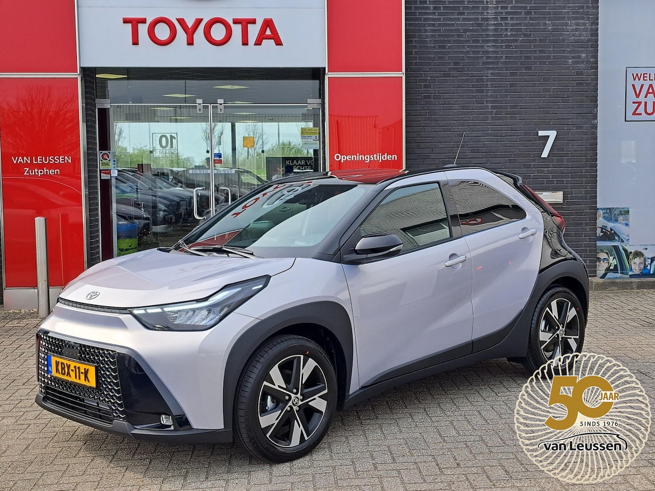 Toyota Aygo X - HYBRID 115 PULSE APPLE/ANDROID CAMERA CLIMA 17"LMV EL-SPIEGELS PRIVACY-GLASS - AutoWereld.nl