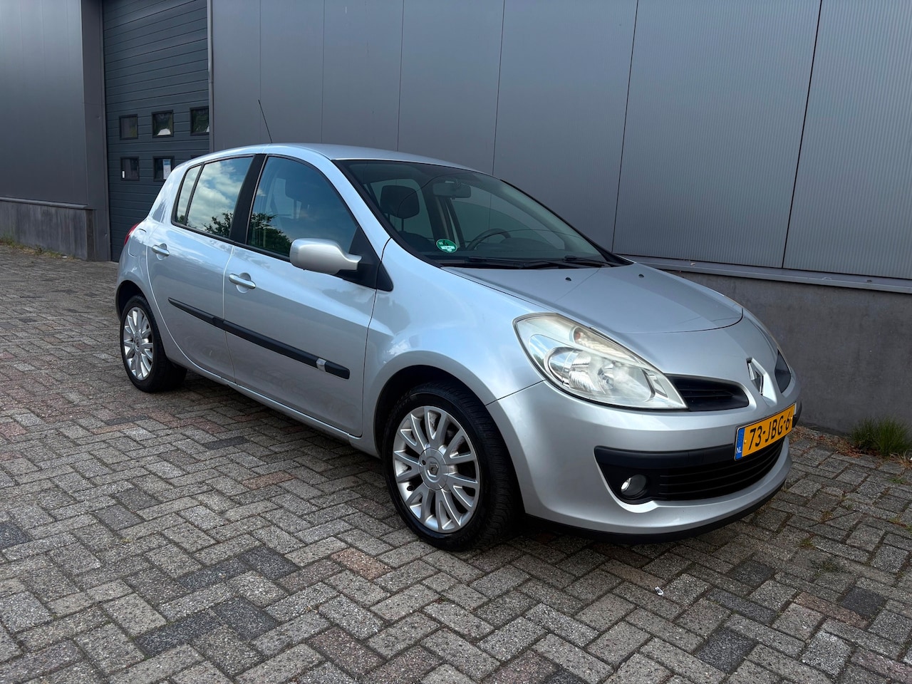 Renault Clio - 1.2-16V |Nieuw Apk|5 deurs|Airco - AutoWereld.nl