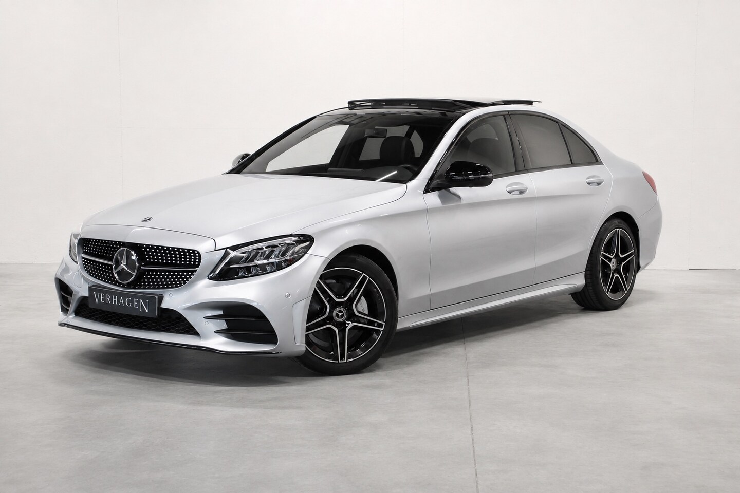 Mercedes-Benz C-klasse - 160 AMG Pano Night Pakket Leer Standkachel - AutoWereld.nl