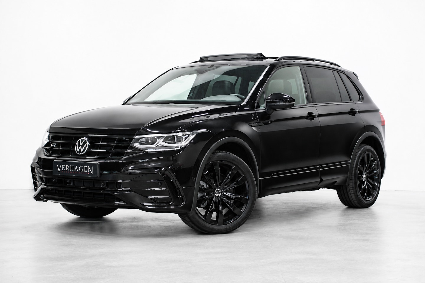 Volkswagen Tiguan - 2.0 TSI 245pk R-line Black Style Leer Pano Harman Kardon - AutoWereld.nl