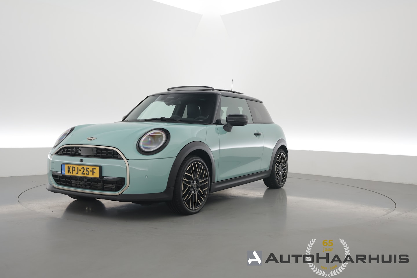 MINI 3-Deurs - 1.5 Cooper C Favoured L | Pano | HUD | Harman Kardon | Stoel- Stuurverw. | 18'' | Leder | - AutoWereld.nl