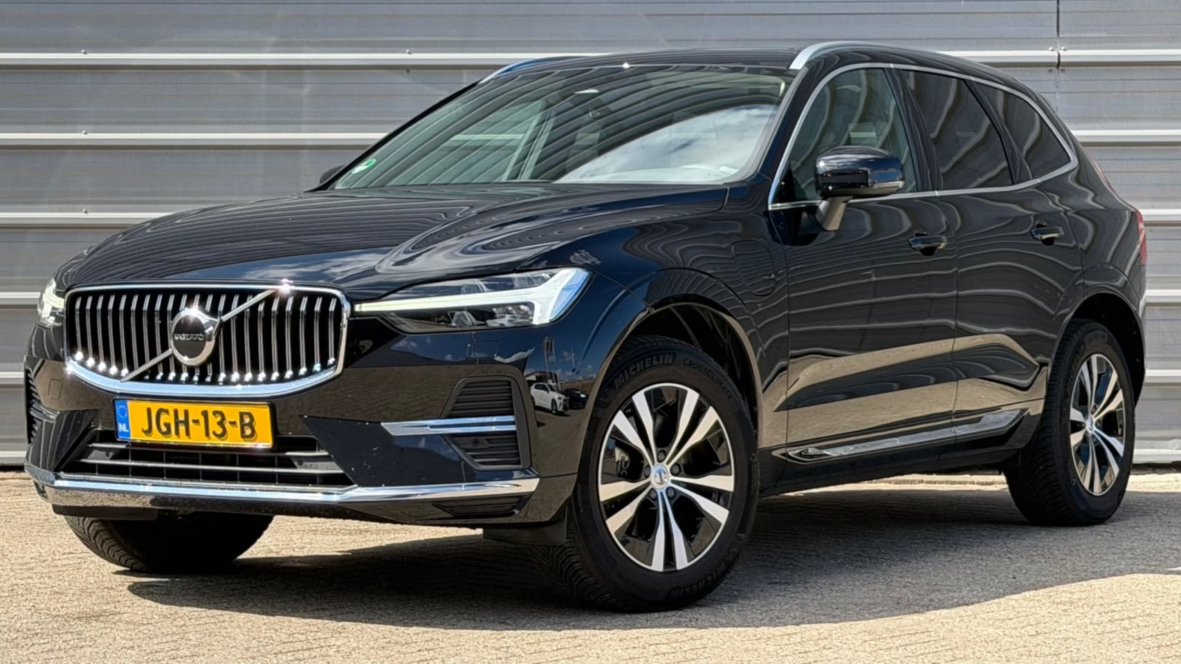 Volvo XC60 - T6 350PK AWD Core Bright | BLIS | Climate Pack | Trekhaak | All season | Priv glas | Full - AutoWereld.nl