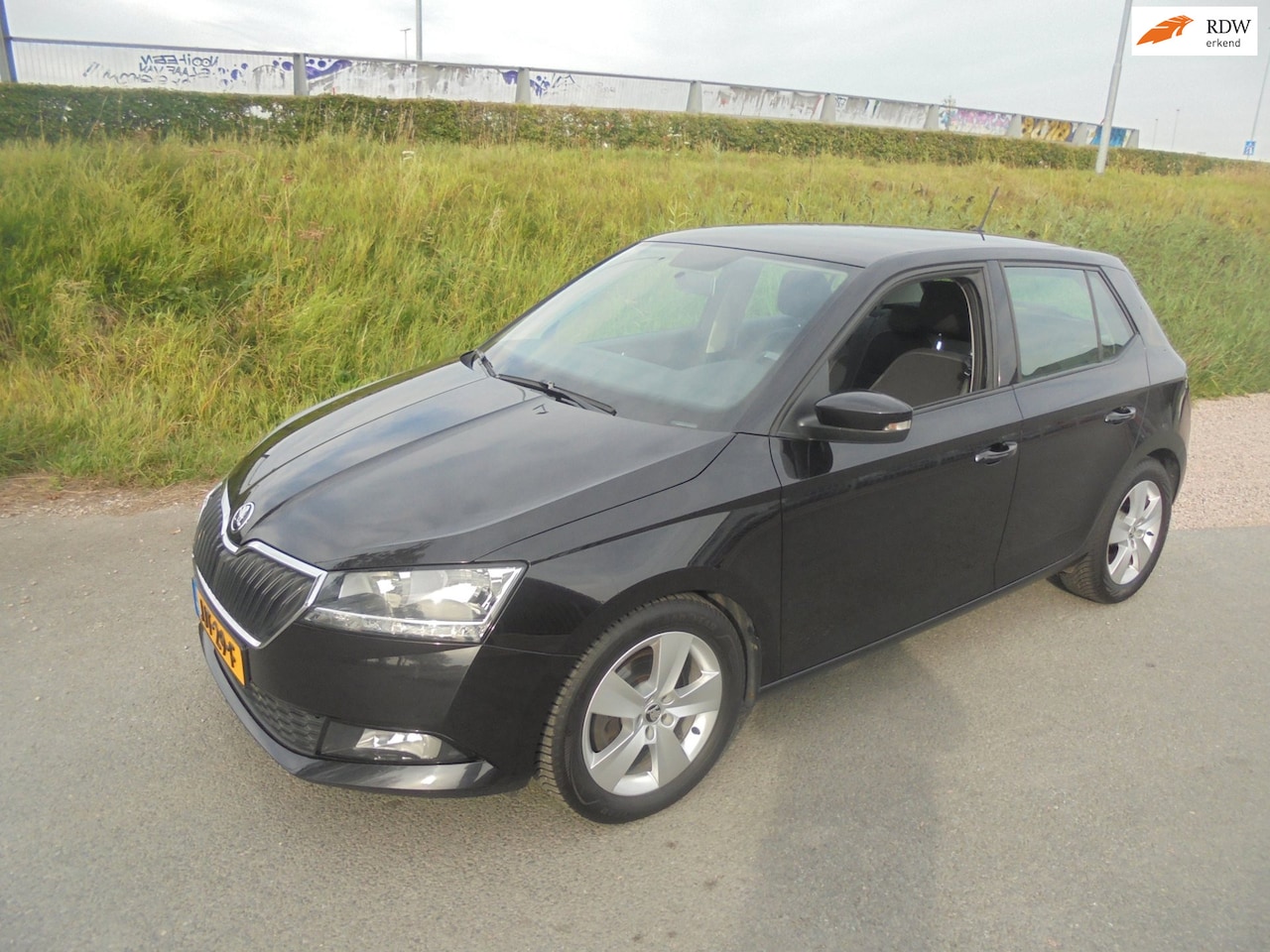 Skoda Fabia - Skoda Fabia 1.0 Tsi Benzine Automaat airco lmv pdc 72.000km - AutoWereld.nl