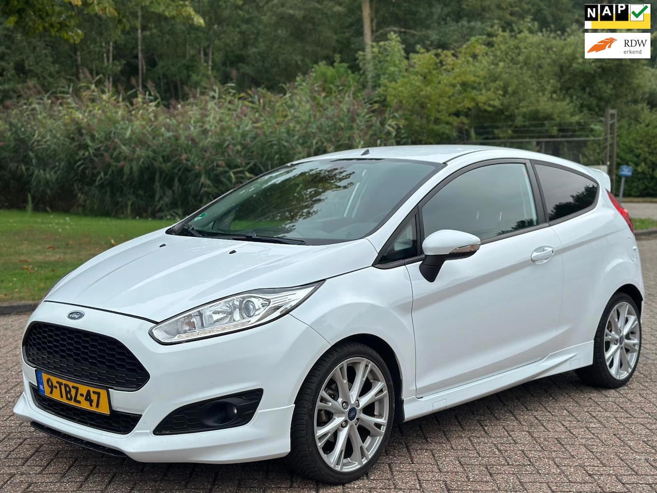 Ford Fiesta - 1.0 EcoBoost Sport/AIRCO/CRUISE/NAVI/LED/PARKEERSENS ACHTER - AutoWereld.nl