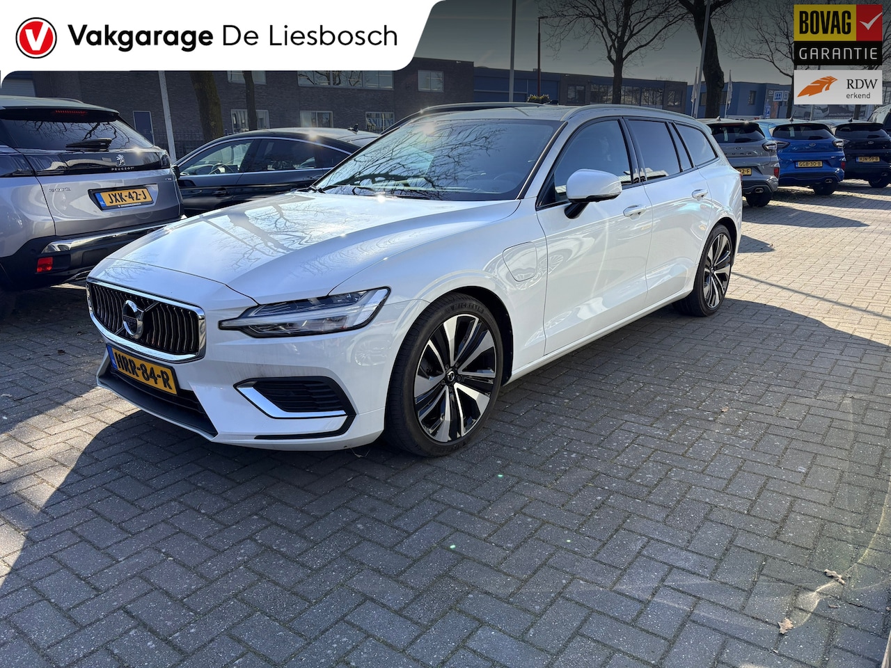 Volvo V60 - 2.0 T6 Recharge AWD R-Design / 360 camera / Panoramadak / Leder / head-up / Harman-Kardon - AutoWereld.nl