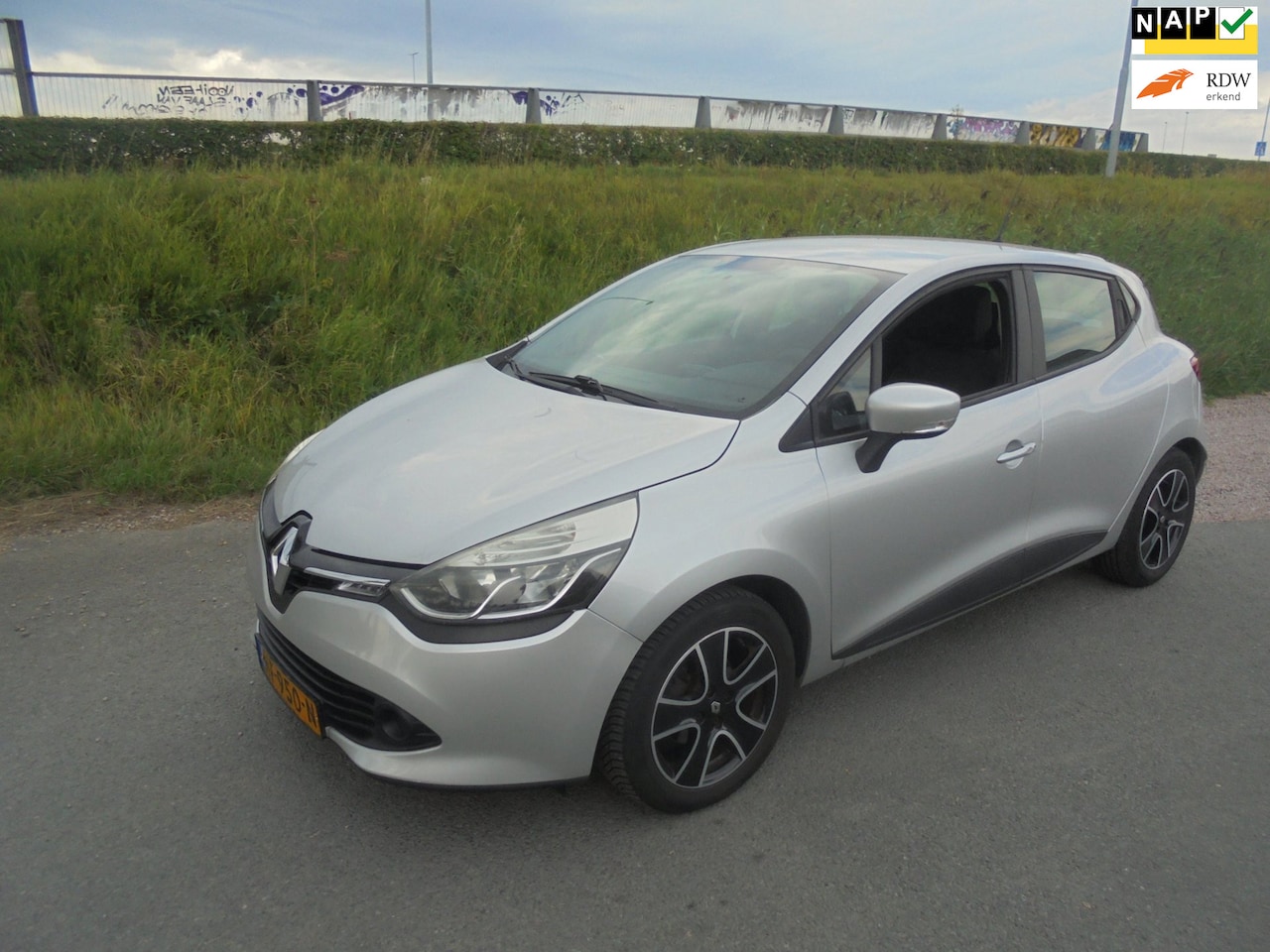 Renault Clio - Renault Clio 0.9 benzine 5 deurs airco lmv - AutoWereld.nl