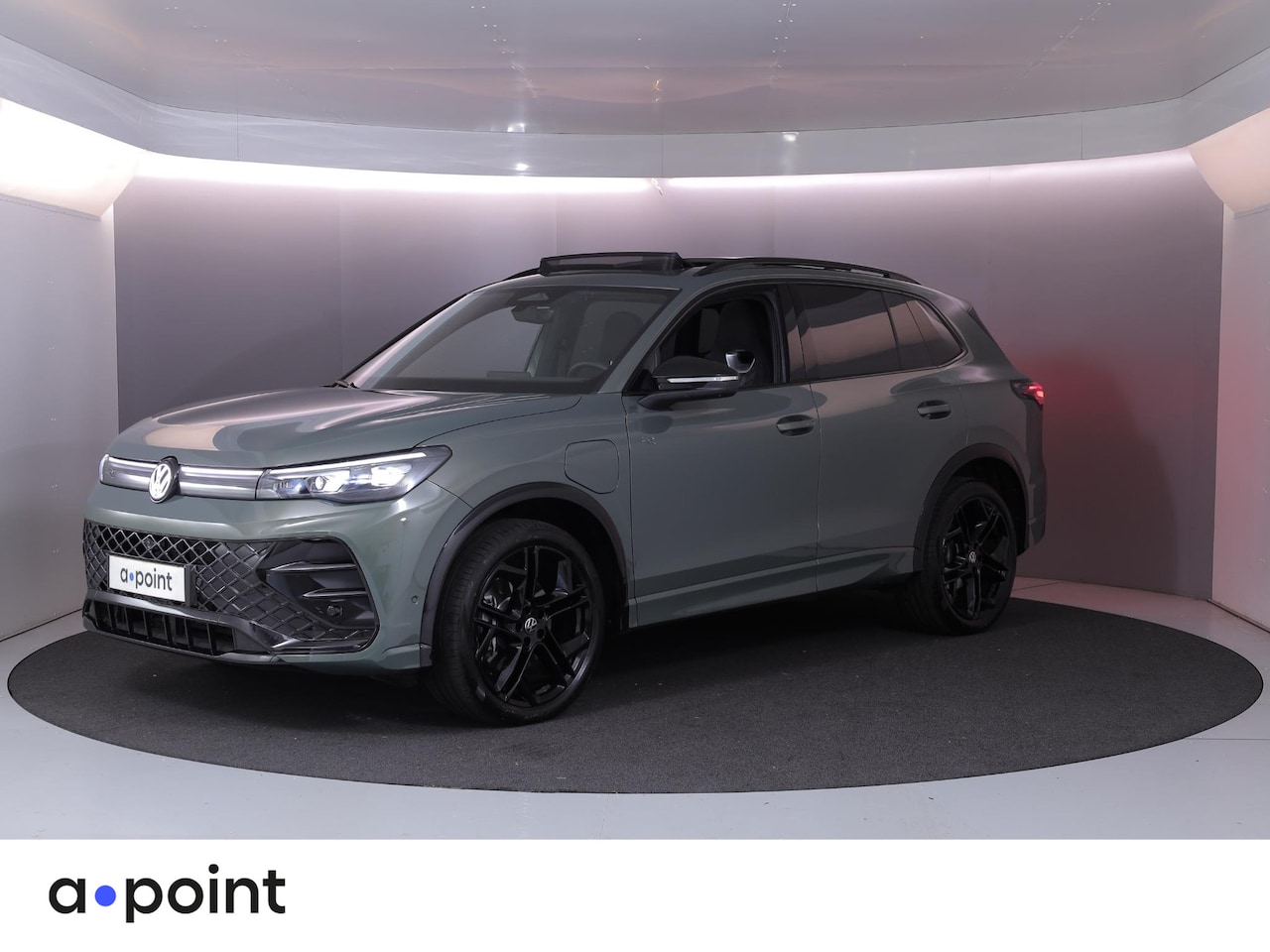 Volkswagen Tiguan - 1.5 eHybrid R-Line Edition 272 pk Automaat (DSG) | Verlengde garantie | Navigatie | Panora - AutoWereld.nl
